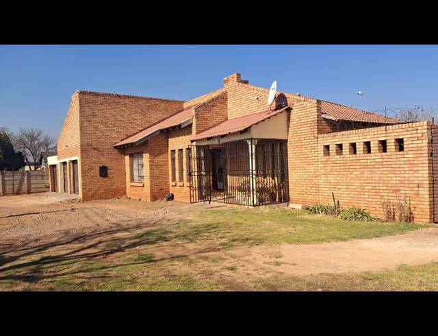 5 BEDROOM HOUSE FOR SALE IN LEONDALE